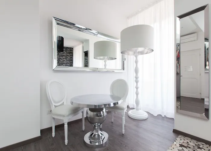 Town House 4*