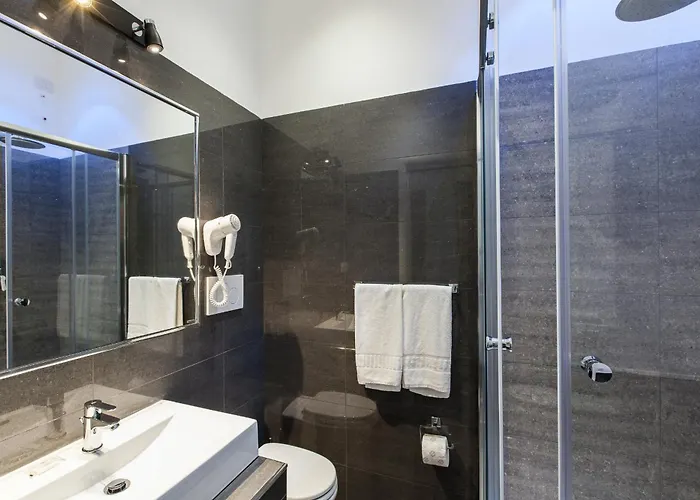 Town House 4*