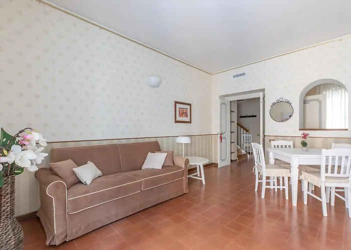 Town House 4*