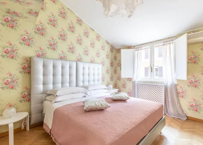 Town House 4*